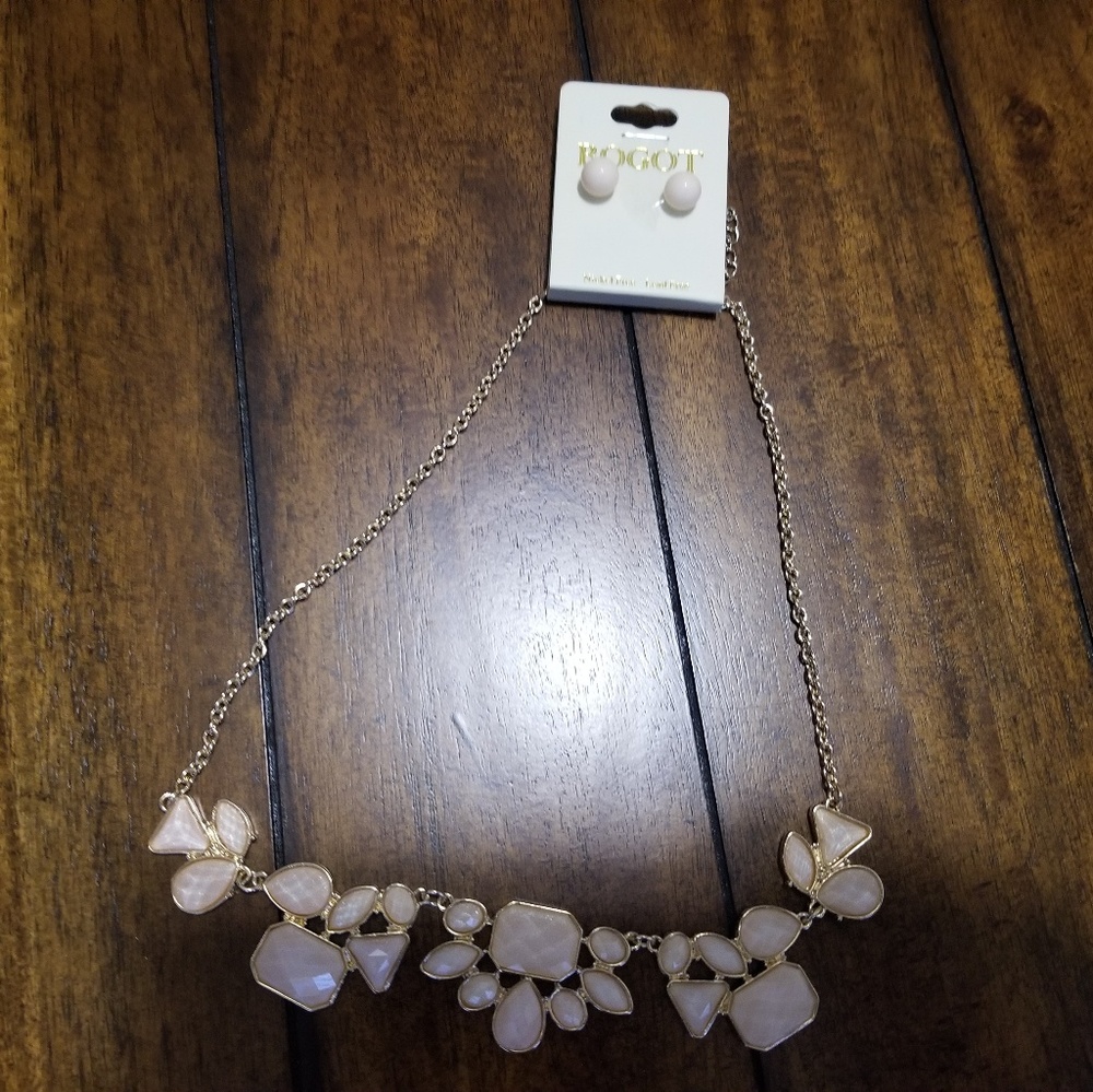 Pea pink necklace with earrings included